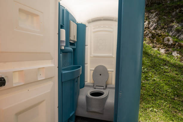 Best Portable Restroom Setup and Delivery  in Paris, IL